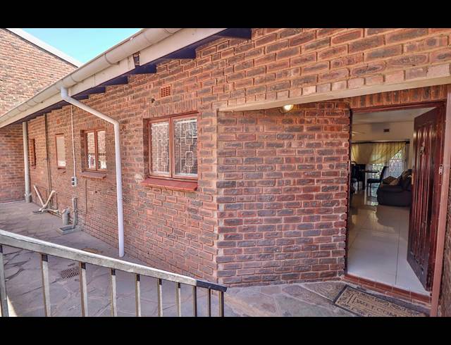 2 BEDROOM SIMPLEX SOLD IN BEREA WEST